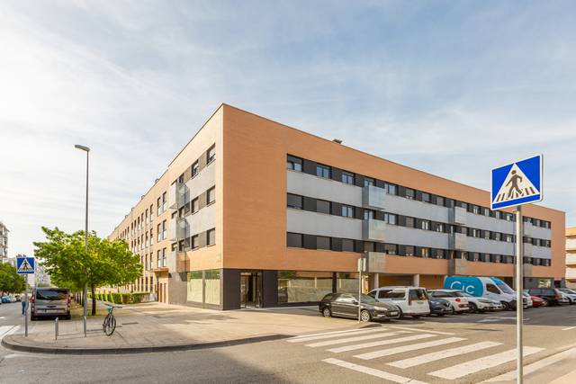 Local comercial en Alquiler en Pamplona-Iruña - Calle Ventura Rodriguez en Buztintxuri