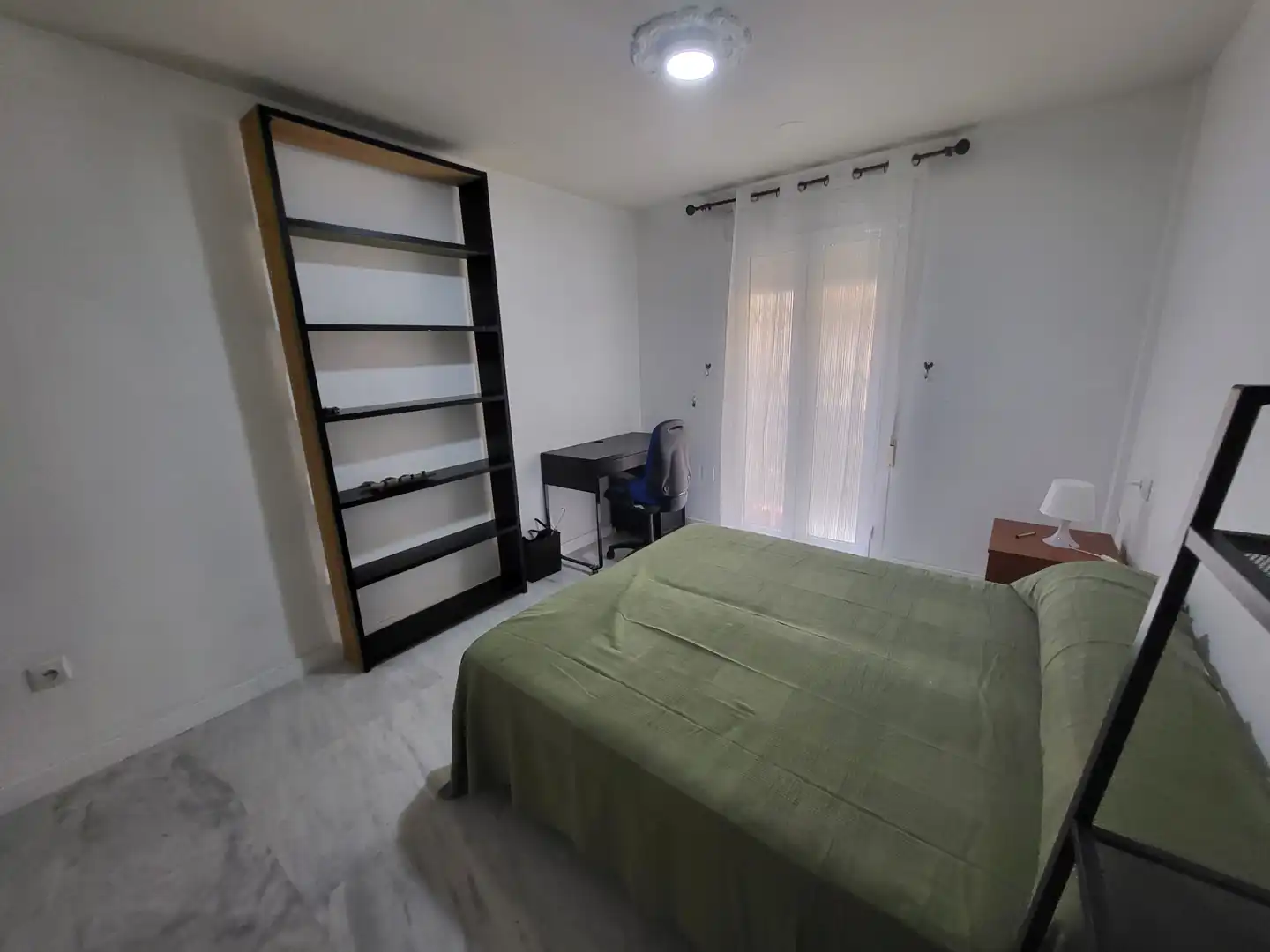 Dormitori de Pis de lloguer en Almería amb Aire condicionat, Calefacció i Parquet