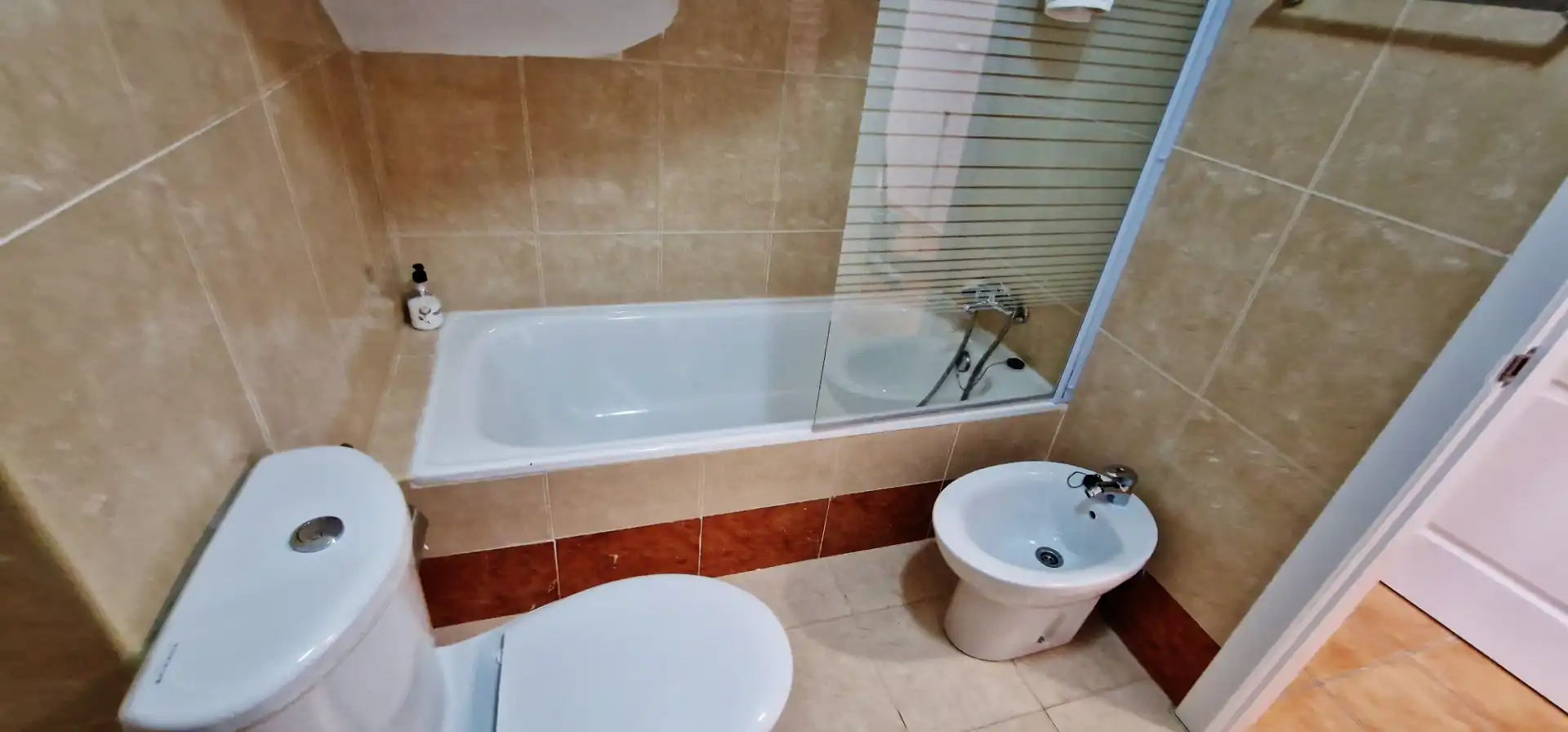 Badezimmer von Wohnungen zur Miete in Vélez de Benaudalla mit Klimaanlage, Heizung und Terrasse