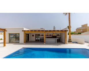 Piscina de Casa o xalet en venda en Torrevieja amb Aire condicionat, Piscina i Moblat