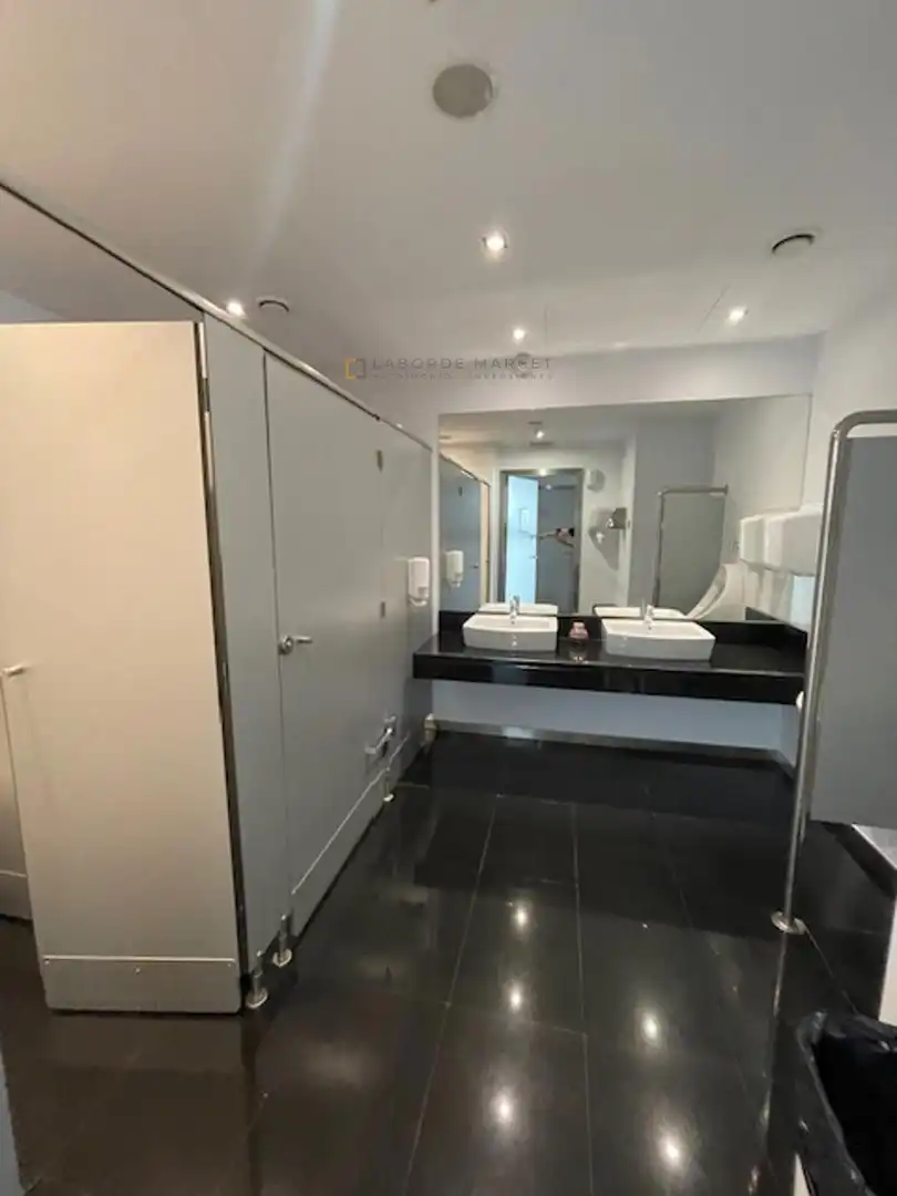 Badezimmer von Gebäude zur Miete in L'Hospitalet de Llobregat
