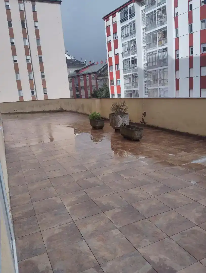 Terrasse von Wohnung zur Miete in Lugo mit Privatgarten, Abstellraum und Möbliert