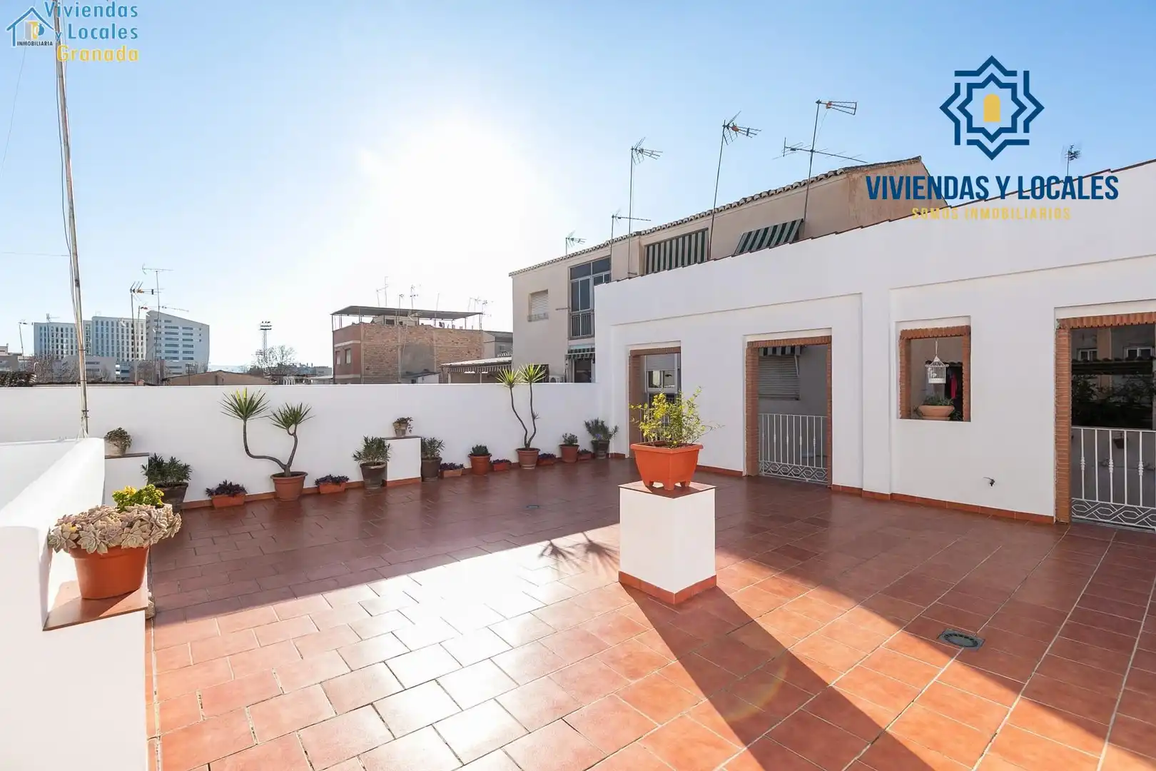 Vista exterior de Casa o xalet en venda en Granada amb Calefacció, Terrassa i Traster