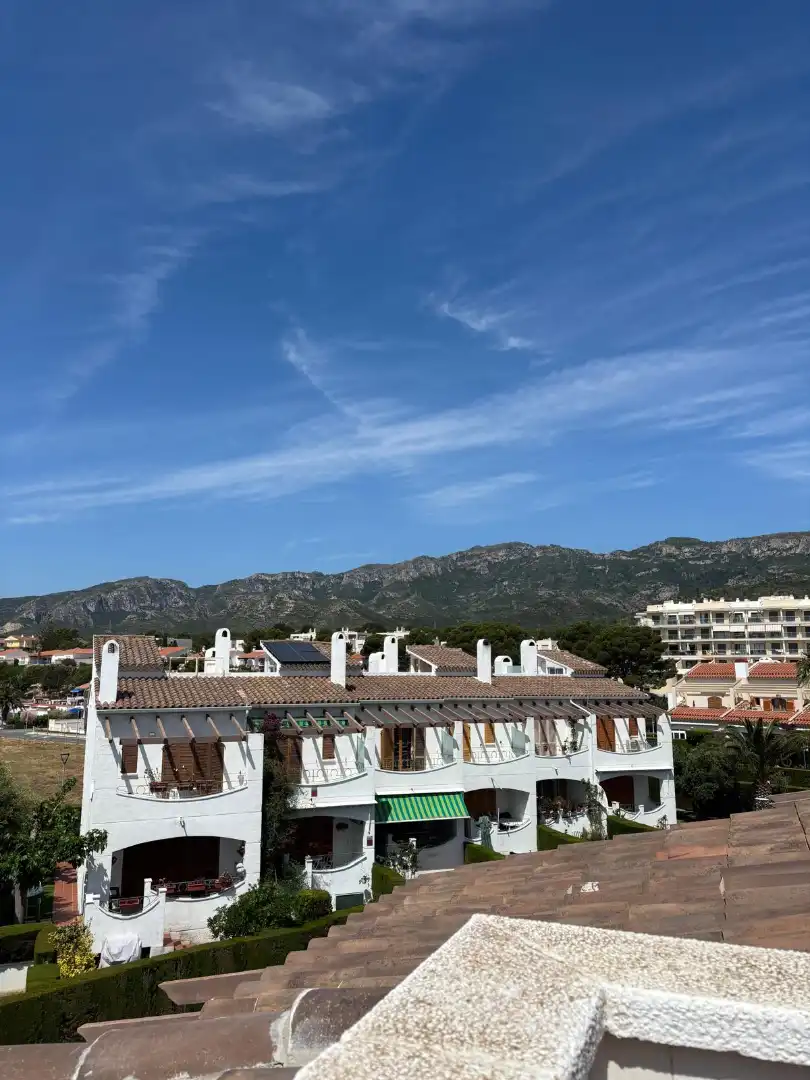 Vista exterior de Casa adosada en venta en Vandellòs i l'Hospitalet de l'Infant con Aire acondicionado, Jardín privado y Terraza