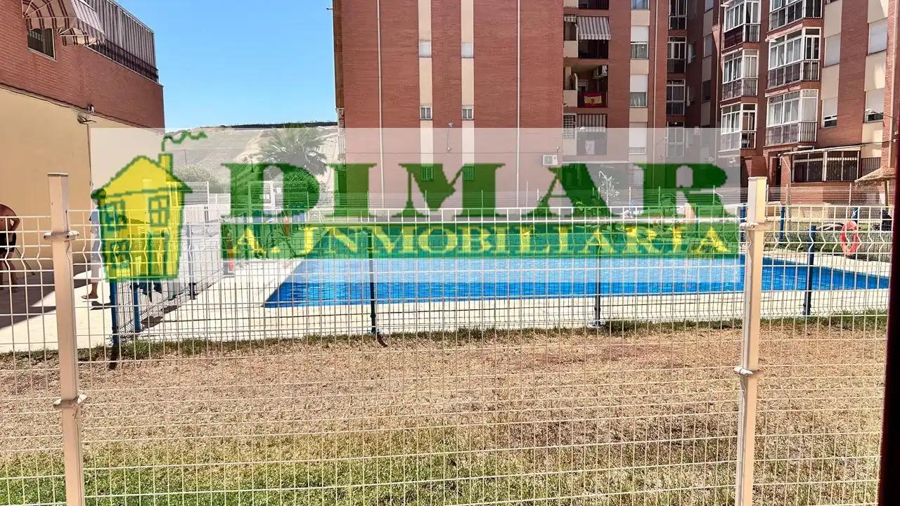 Piscina de Pis en venda en Linares amb Traster i Piscina comunitària