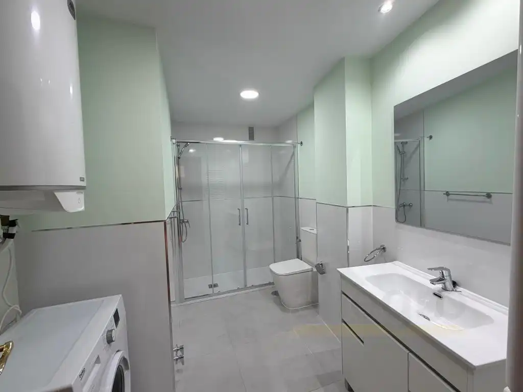 Badezimmer von Wohnung zur Miete in Madrid