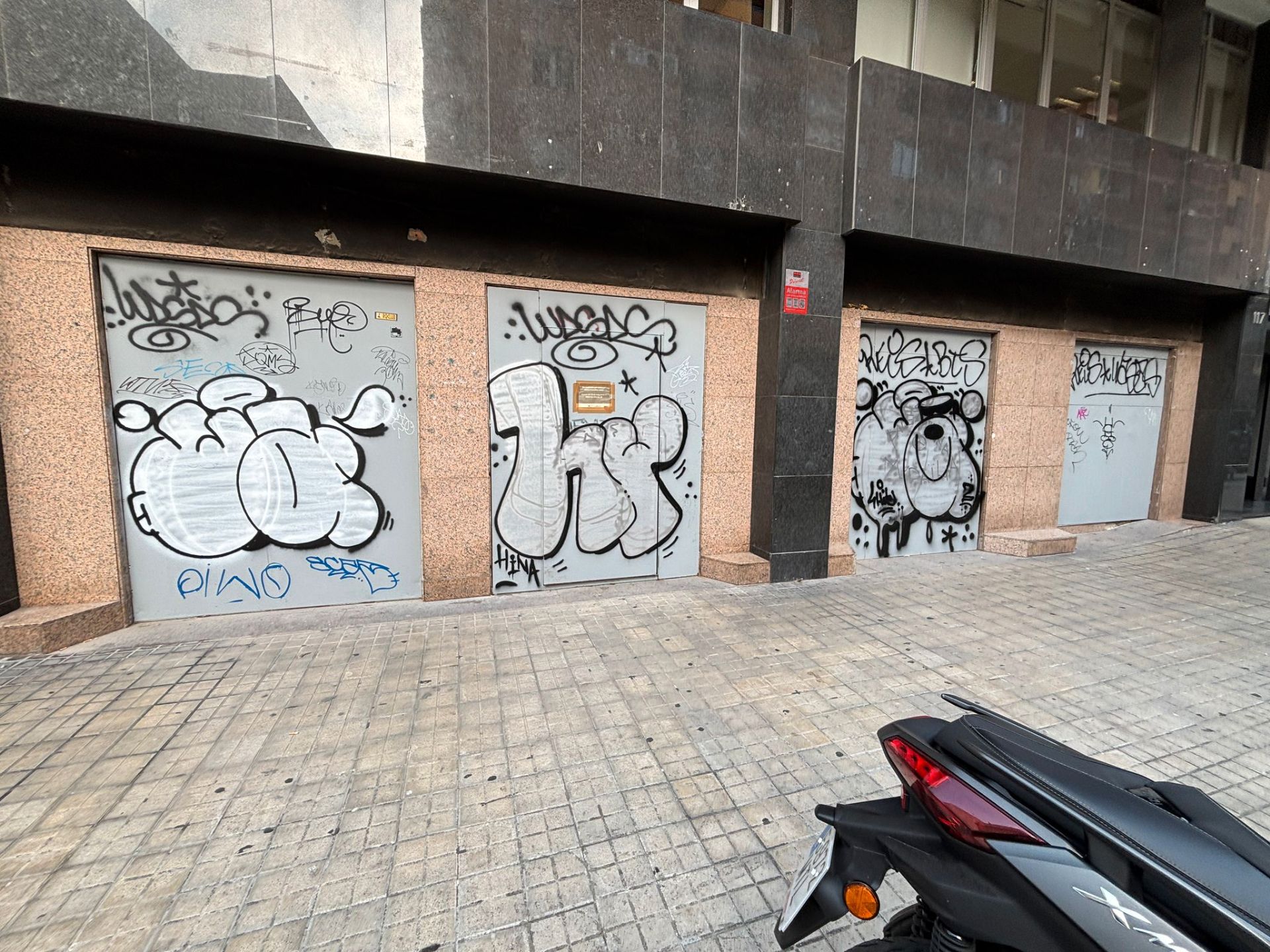 Exterior view of Premises for sale in  Barcelona Capital
