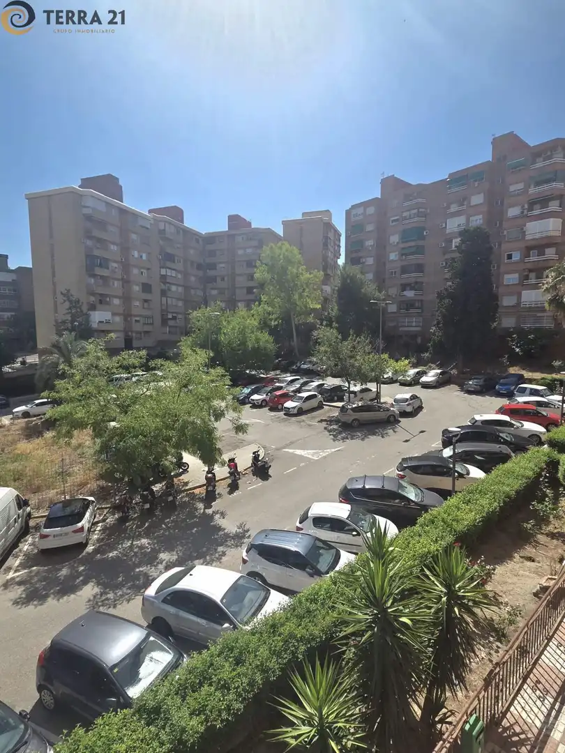 Aparcament de Pis de lloguer en Jaén amb Calefacció, Terrassa i Moblat