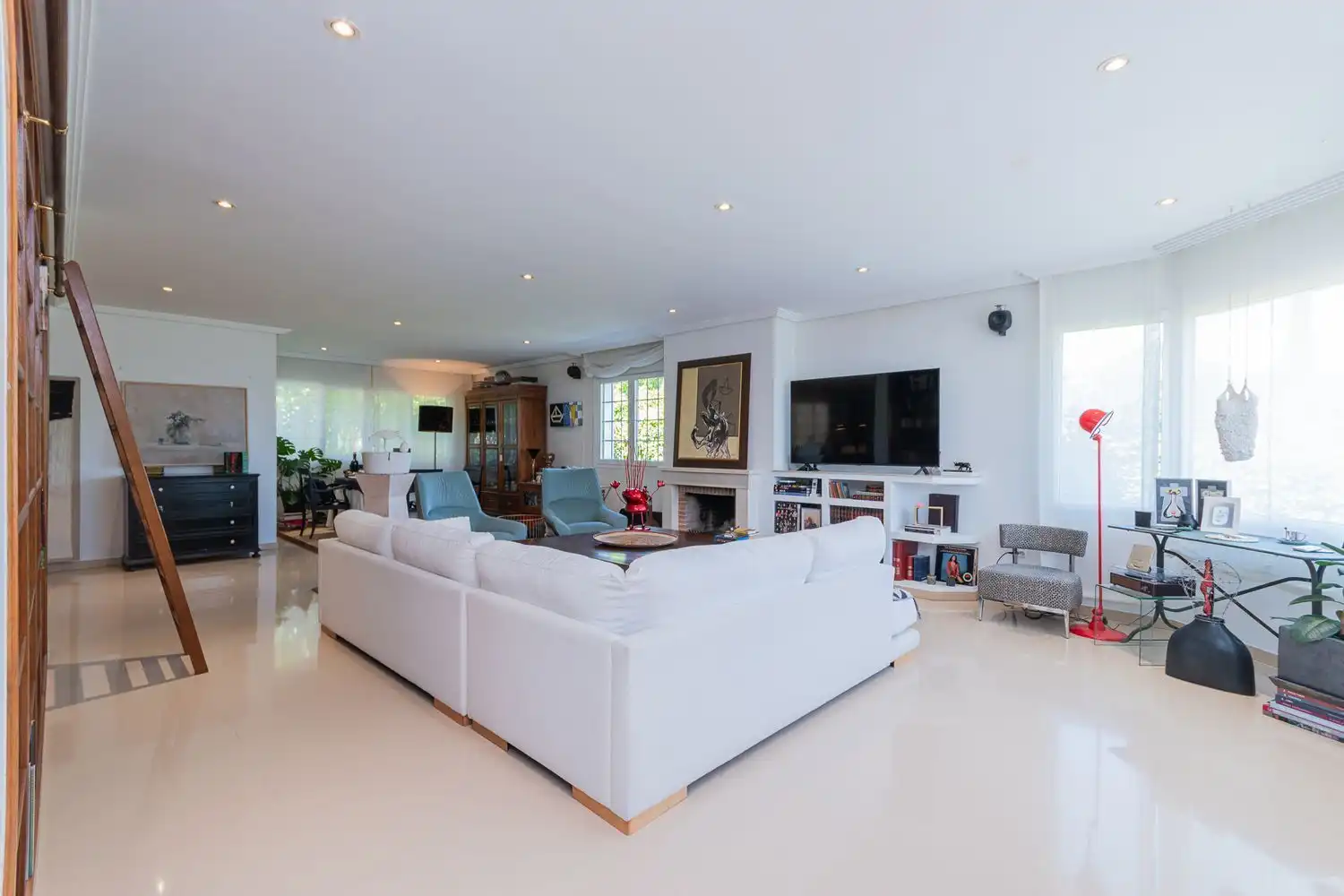 Living room of Houses for sale in Boadilla del Monte  with Air Conditioner, Heating and Storage room