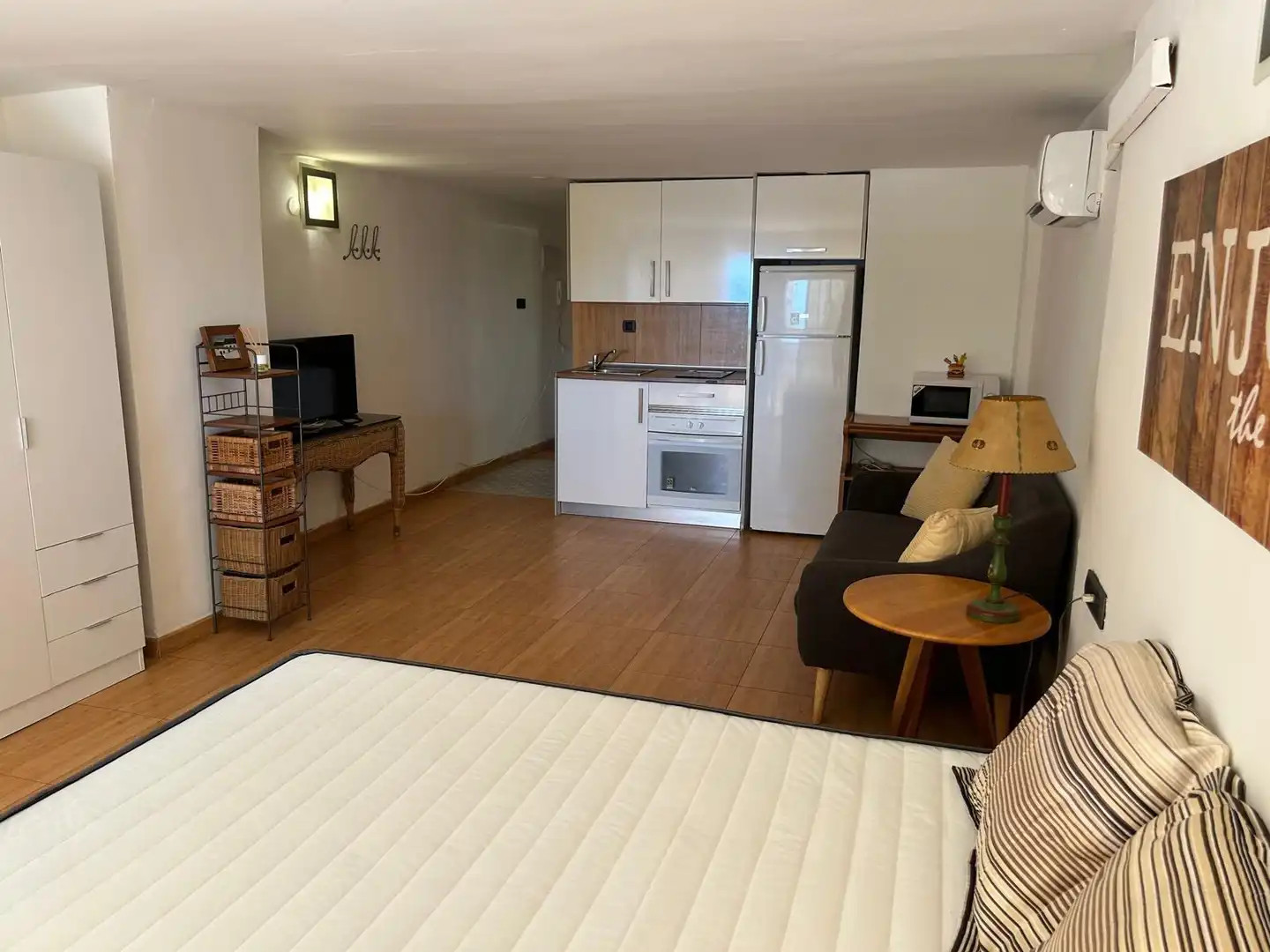 Study for rent in Alicante / Alacant  with Air Conditioner