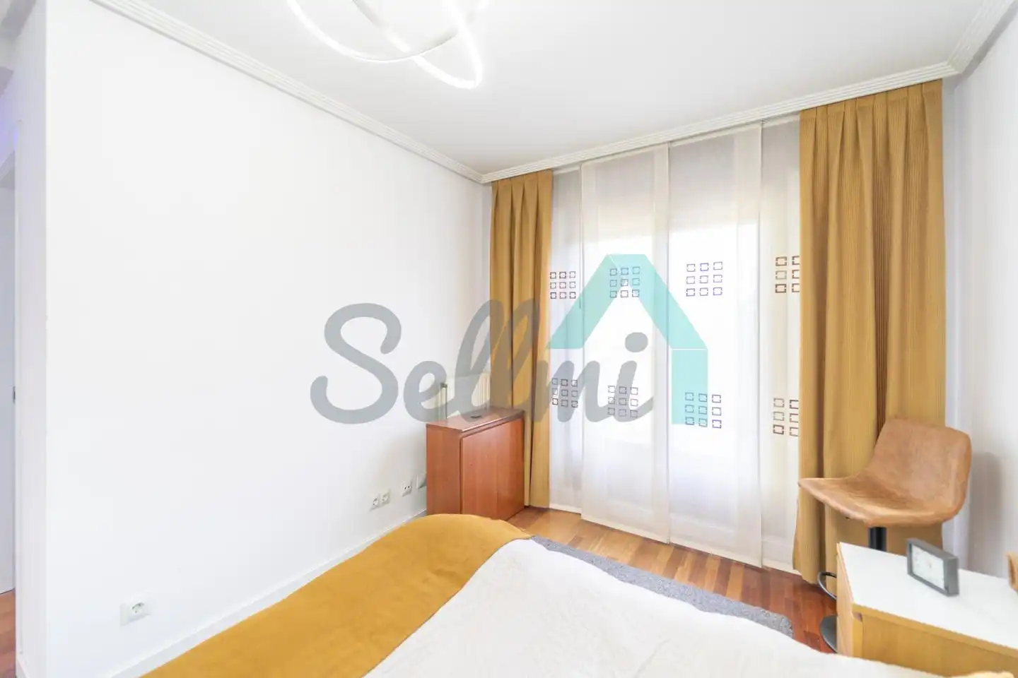 Habitación de Ático en venta en Oviedo  con Calefacción, Parquet y Terraza