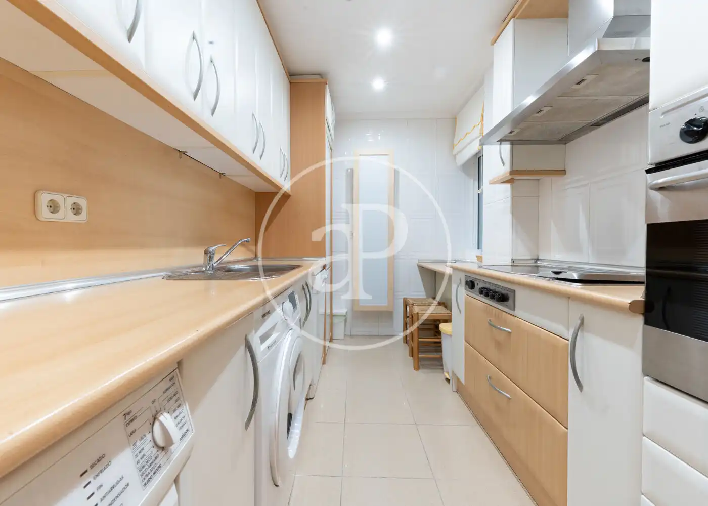 Flat for rent in Calle de María de Guzmán, Ríos Rosas - Nuevos Ministerios