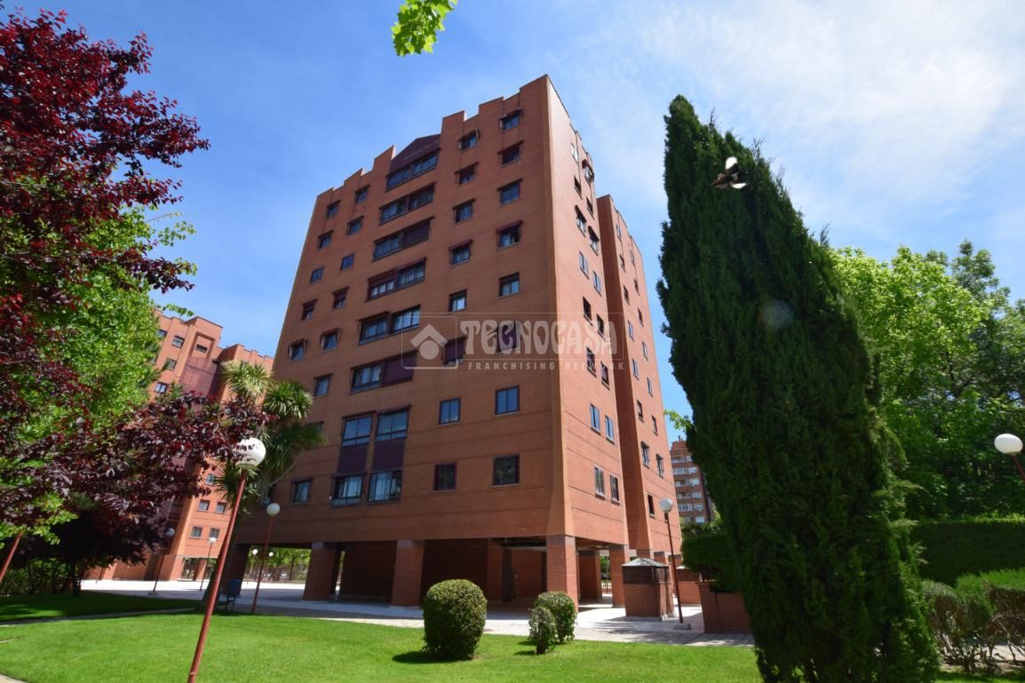 Exterior view of Flat for sale in Fuenlabrada  with Heating, Parquet flooring and Storage room