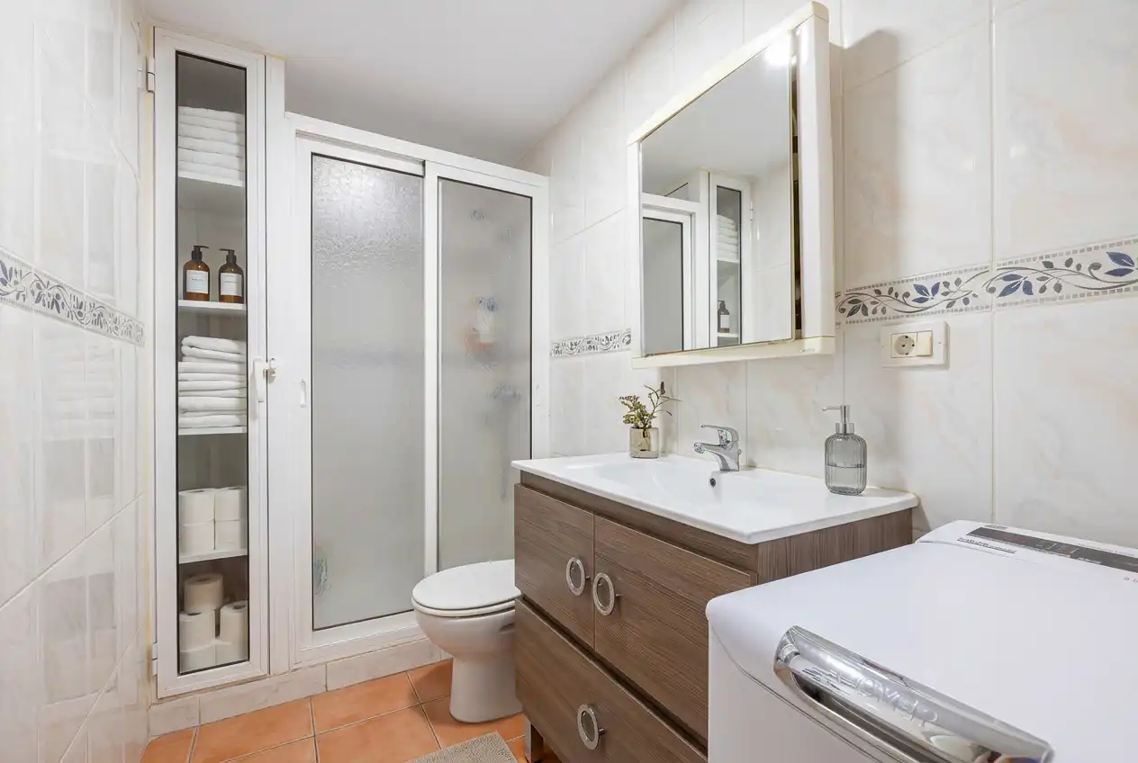 Baño de Piso en venta en San Bartolomé de Tirajana con Terraza, Piscina y Amueblado