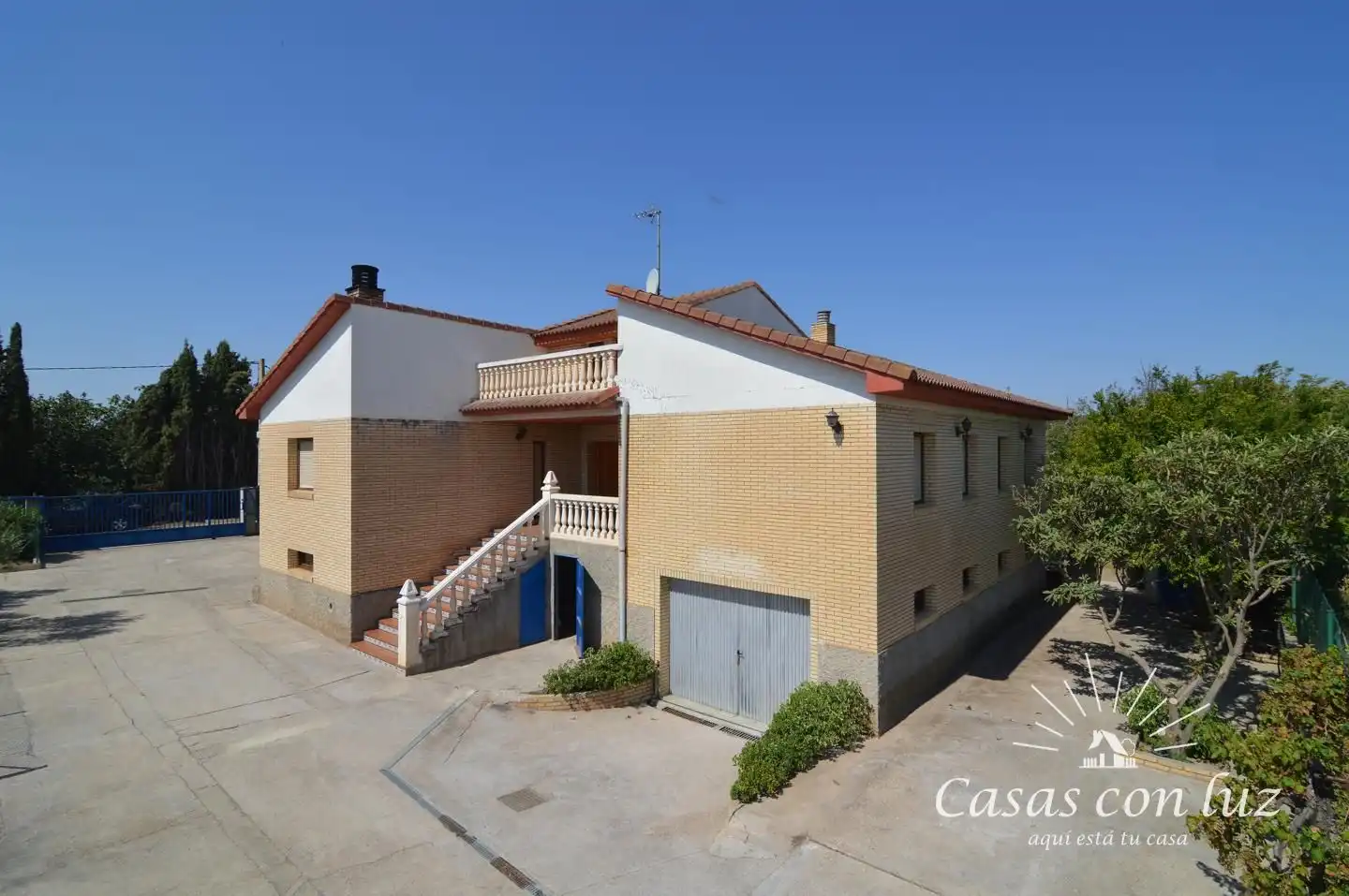 Vista exterior de Casa o chalet en venta en Zaragoza con Jardín privado, Trastero y Piscina