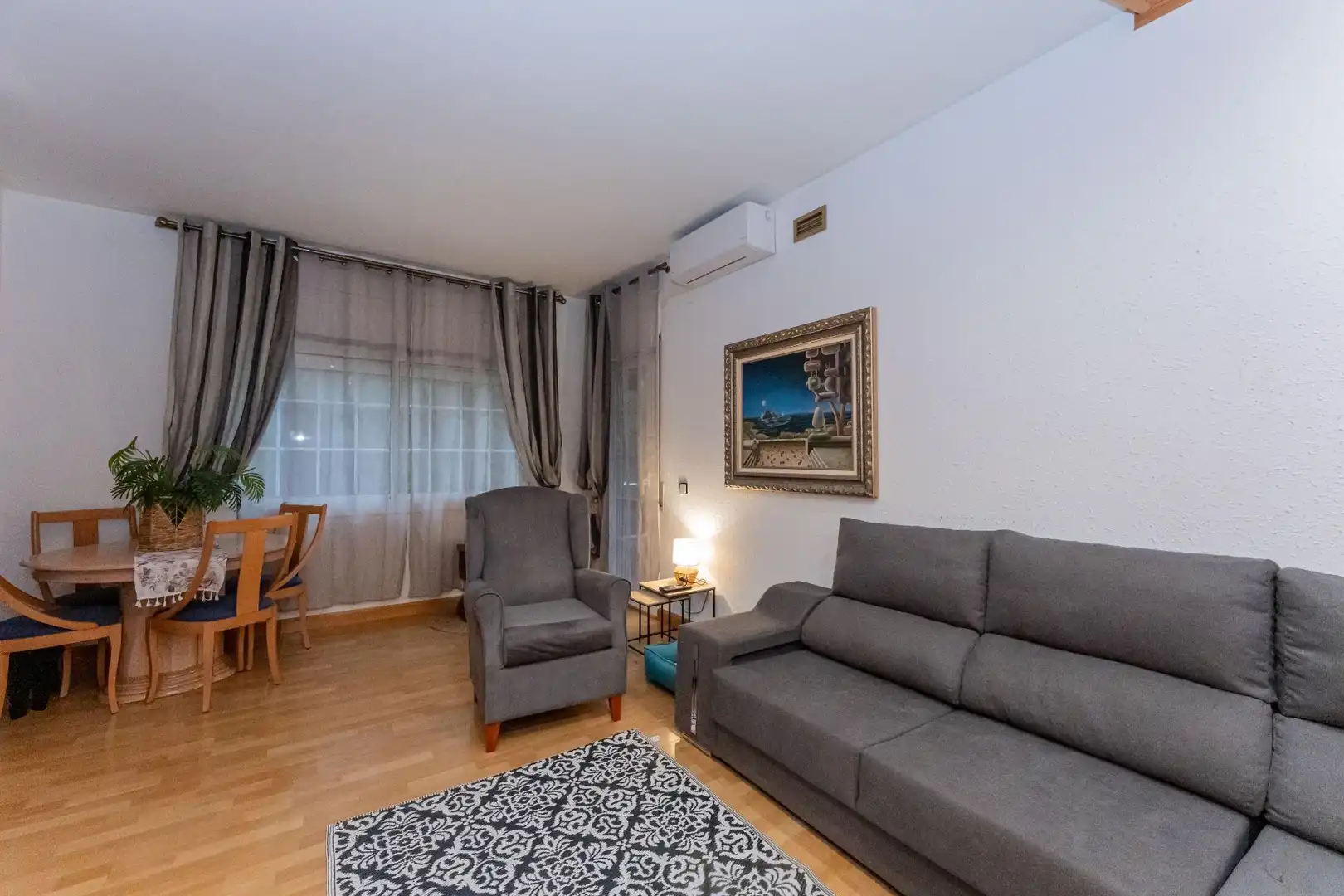 Sala d'estar de Pis en venda en Gavà amb Aire condicionat, Calefacció i Parquet