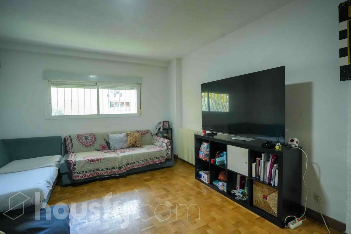 Sala de estar de Planta baja en venta en  Madrid Capital con Parquet