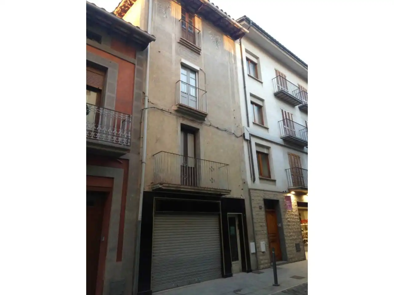 Gemischtgenutztes Gebäude zum Verkauf in Calle Pont