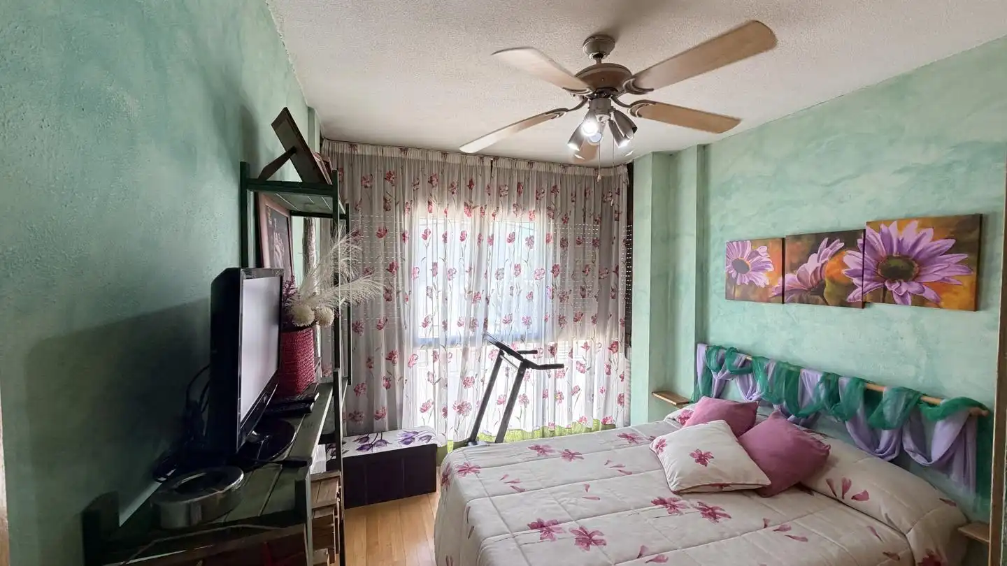 Habitación de Dúplex en venta en Madrid con Aire acondicionado, Calefacción y Parquet