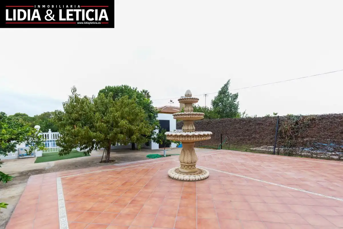 Vista exterior de Casa o chalet en venta en Alcalá de Guadaira con Aire acondicionado, Calefacción y Jardín privado