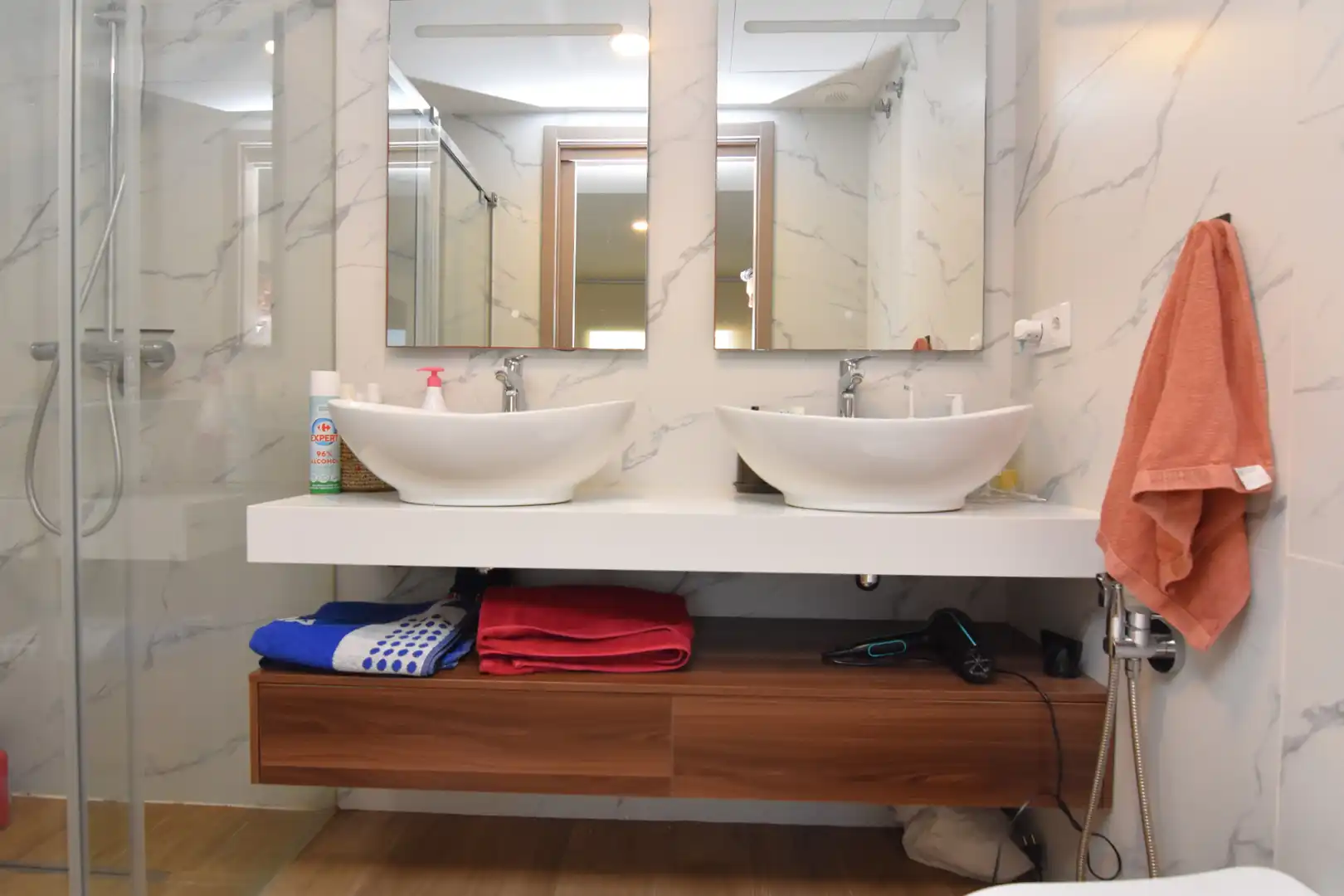 Badezimmer von Wohnung zum Verkauf in Pineda de Mar mit Klimaanlage, Heizung und Privatgarten