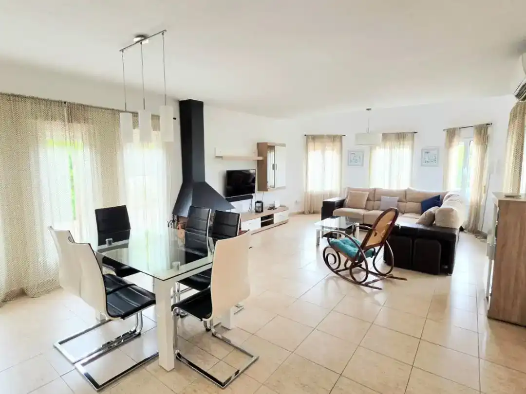 Wohnzimmer von Wohnung zur Miete in Gata de Gorgos mit Klimaanlage, Privatgarten und Schwimmbad