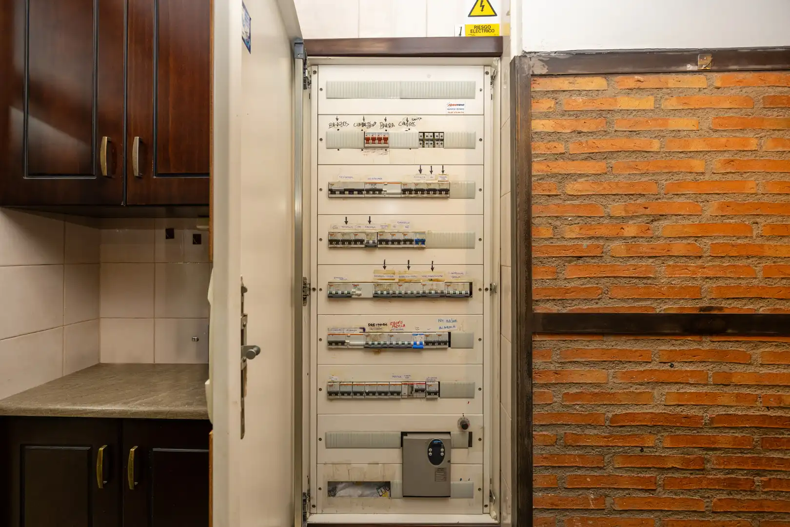 Cuina de Local en venda en Granada amb Aire condicionat, Moblat i Alarma