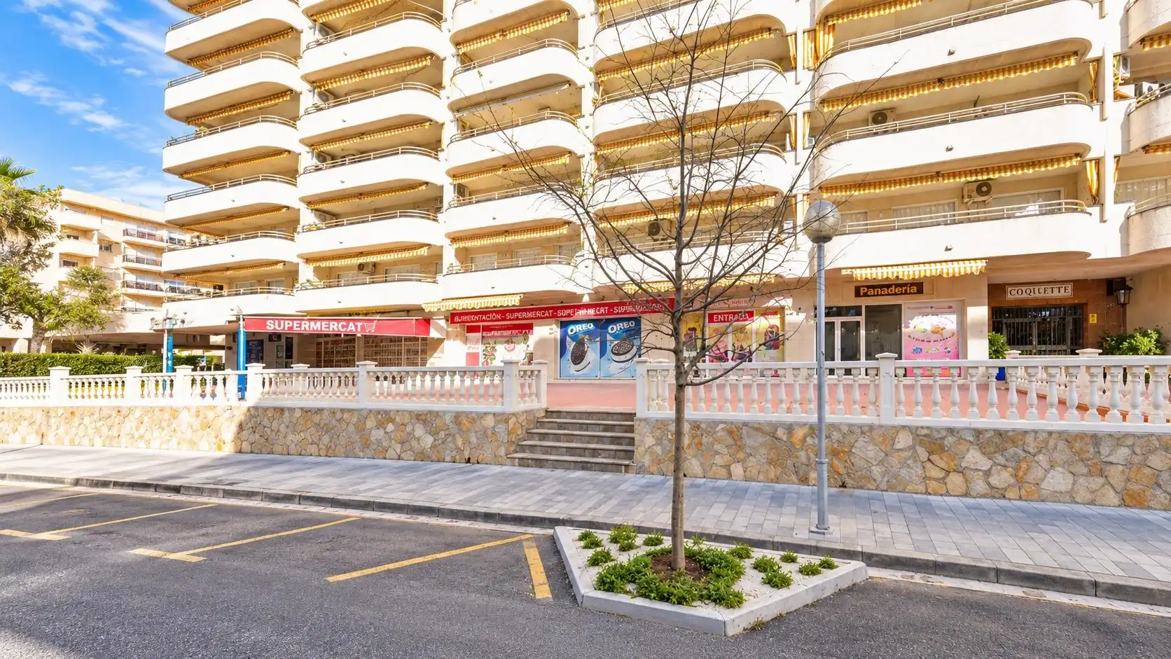 Vista exterior de Local en venda en Plaça Europa - Port Aventura