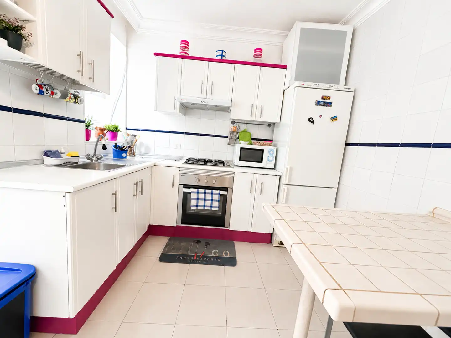 Küche von Einfamilien-Reihenhaus zum Verkauf in Granadilla de Abona mit Terrasse, Ofen und Waschmaschine