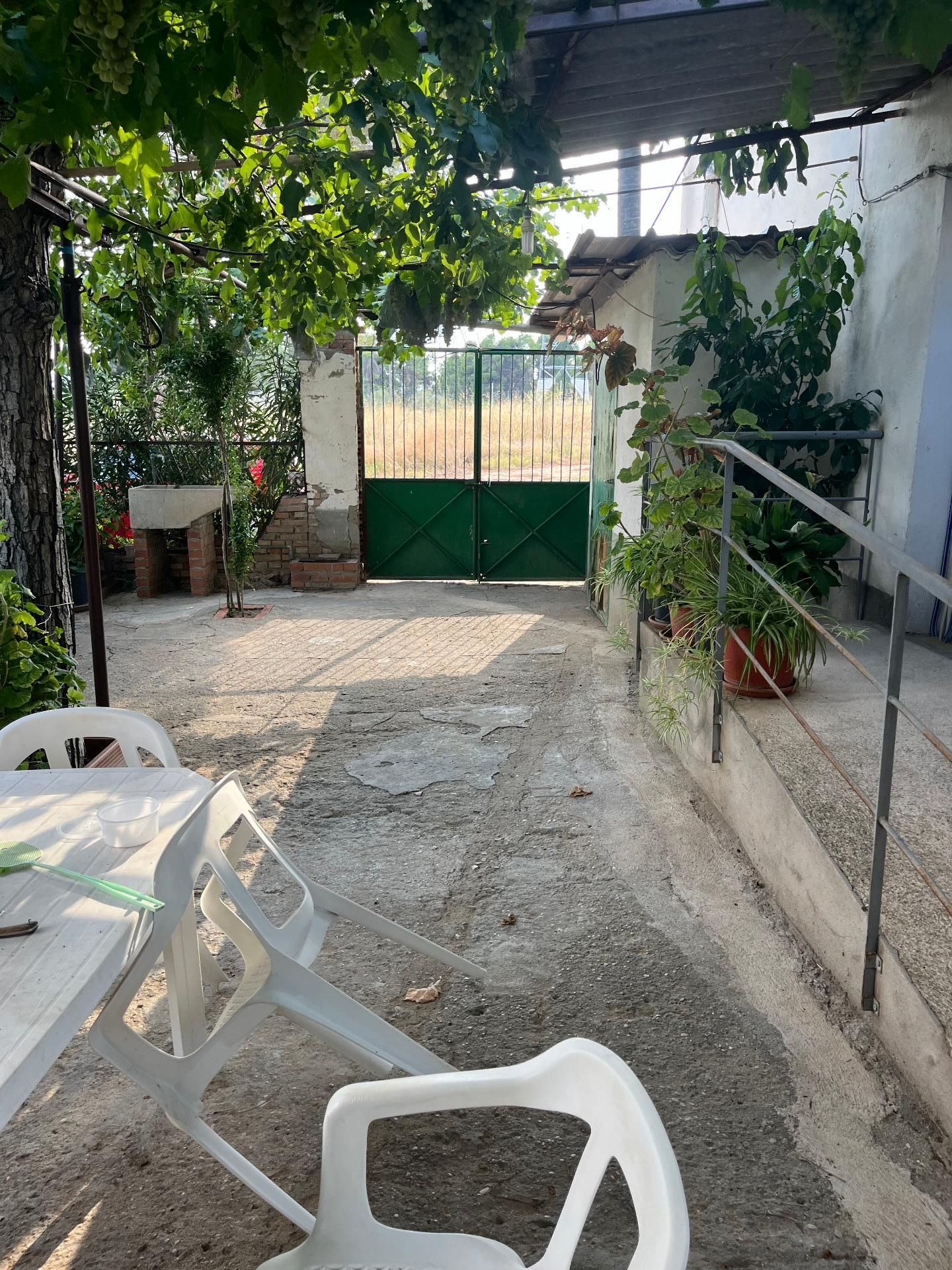 Vista exterior de Casa o xalet en venda en  Toledo Capital amb Calefacció, Jardí privat i Traster