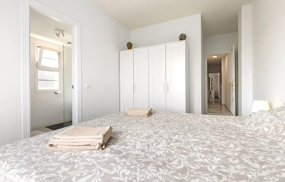 Habitación de Apartamento en venta en Torremolinos con Aire acondicionado, Amueblado y Piscina comunitaria