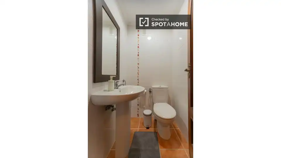 Bathroom of Flat for rent in Camins al Grau