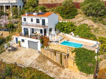 Casa con piscina en venta en Joan Vinyoli 12