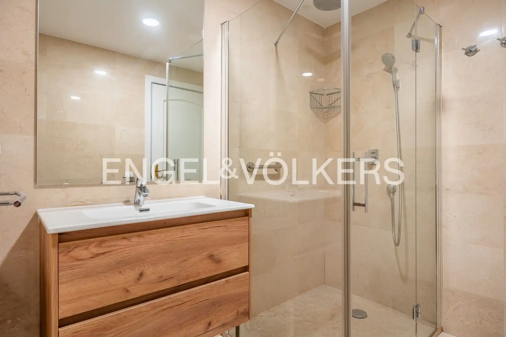 Baño de Piso de alquiler en Sevilla con Aire acondicionado, Calefacción y Piscina