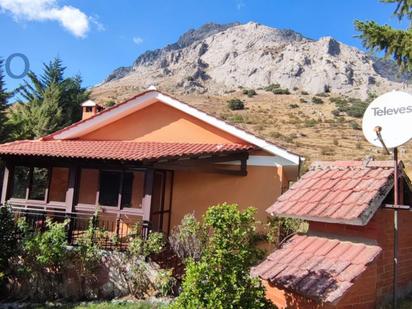 Exterior view of House or chalet for sale in Valdepiélago