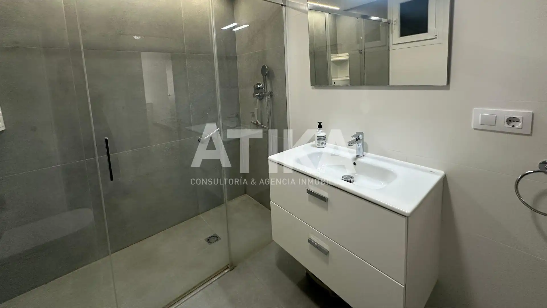 Bathroom of Flat for sale in Ontinyent  with Air Conditioner, Heating and Furnished