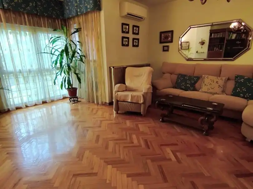 Sala de estar de Piso en venta en  Madrid Capital con Aire acondicionado y Balcón