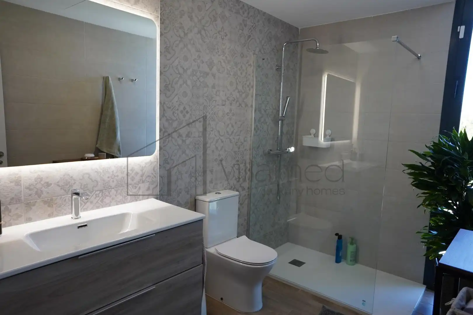 Baño de Casa adosada de alquiler en San Antonio de Benagéber con Aire acondicionado, Calefacción y Jardín privado