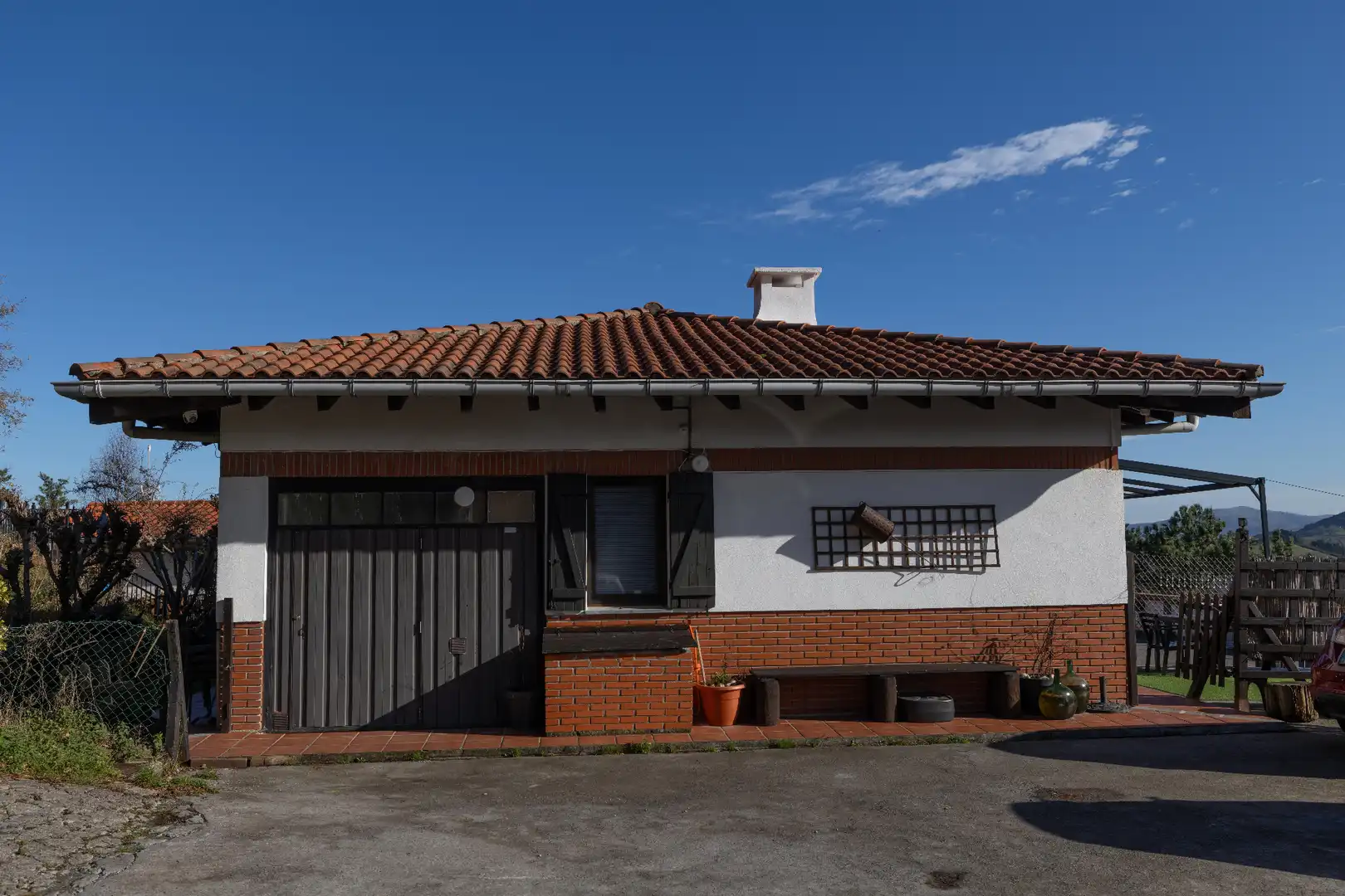 Vista exterior de Casa o xalet en venda en Mutriku amb Jardí privat, Piscina i Moblat