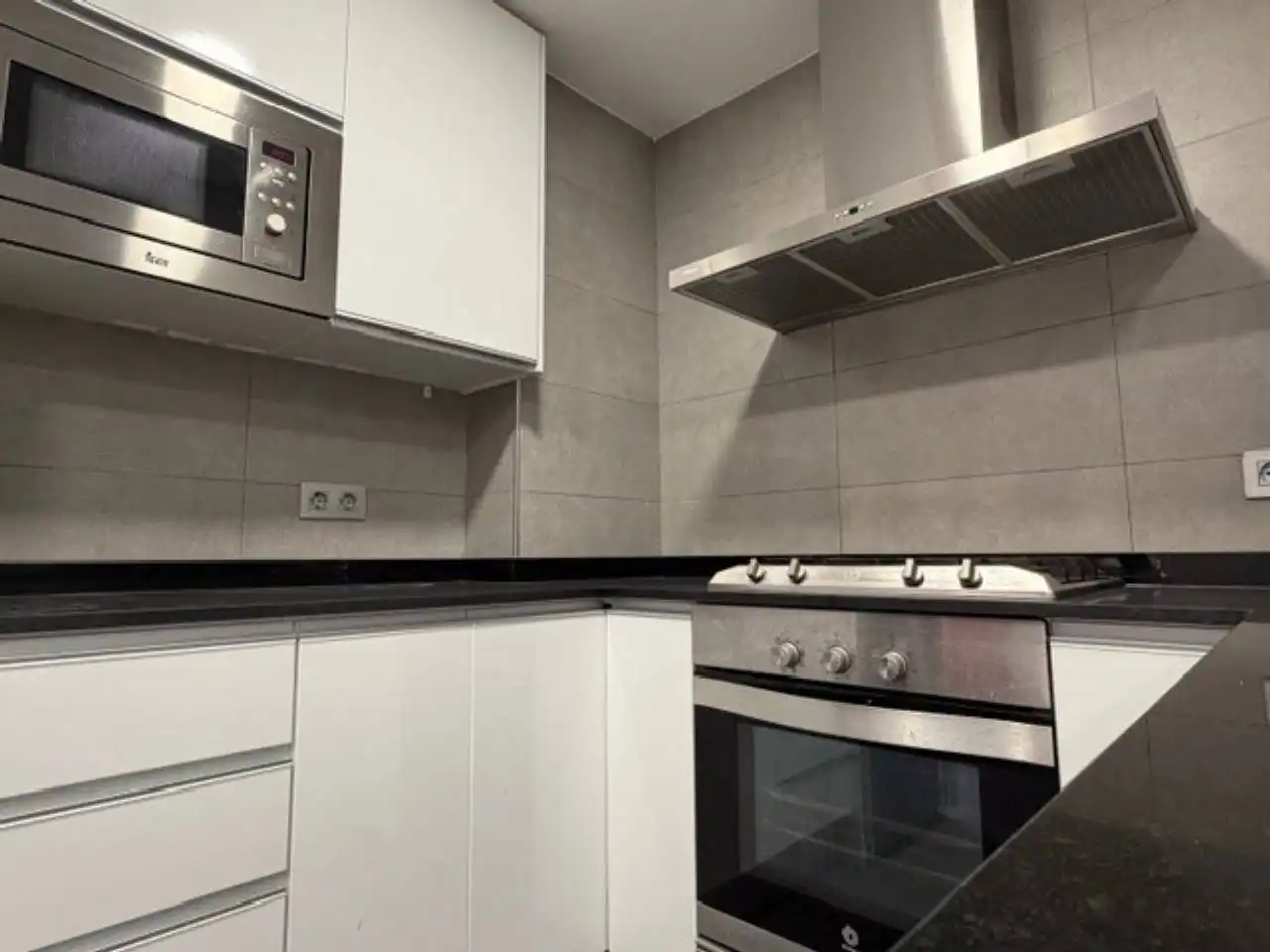 Cuina de Pis de lloguer en Barcelona amb Aire condicionat, Parquet i Moblat