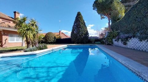 Casa a 4 vents situada a 5 minuts de Granollers en zona tranquil.la. Disposa de 354m2 útils scadastre sobre un terreny de 758m2