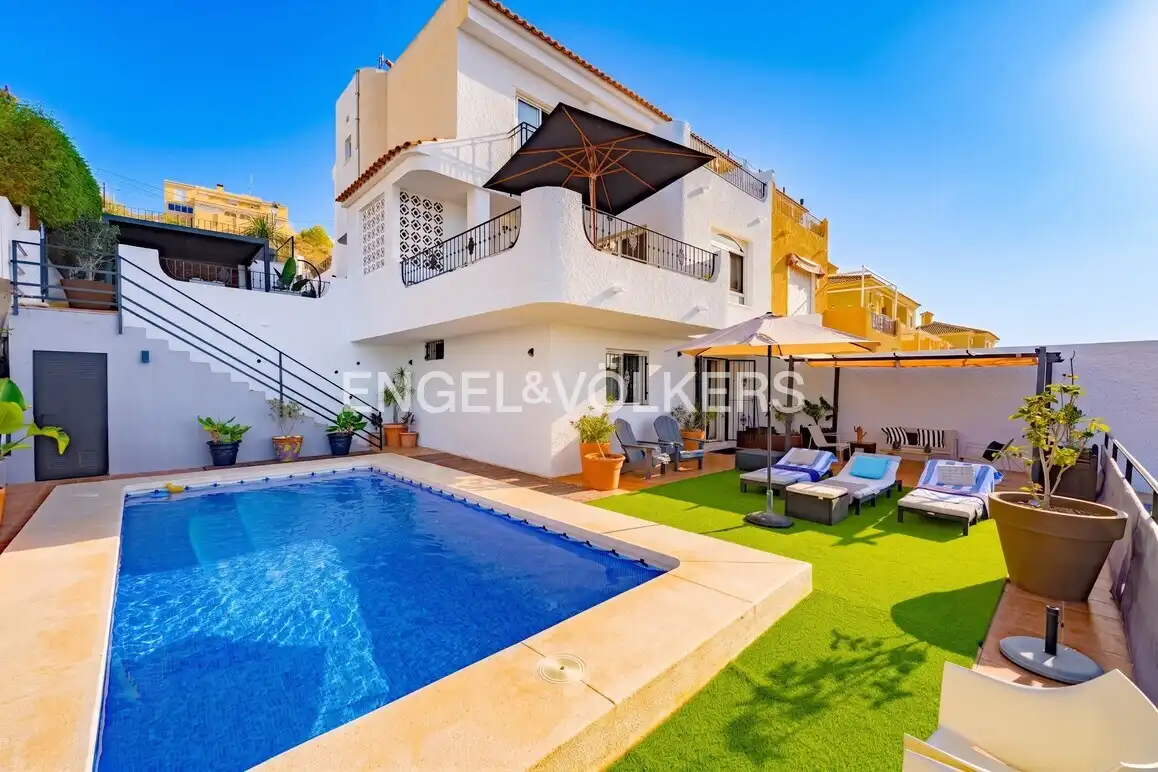 Casa adosada en venta en Calle Finlandia, 182, Poble Nou - Montiboli
