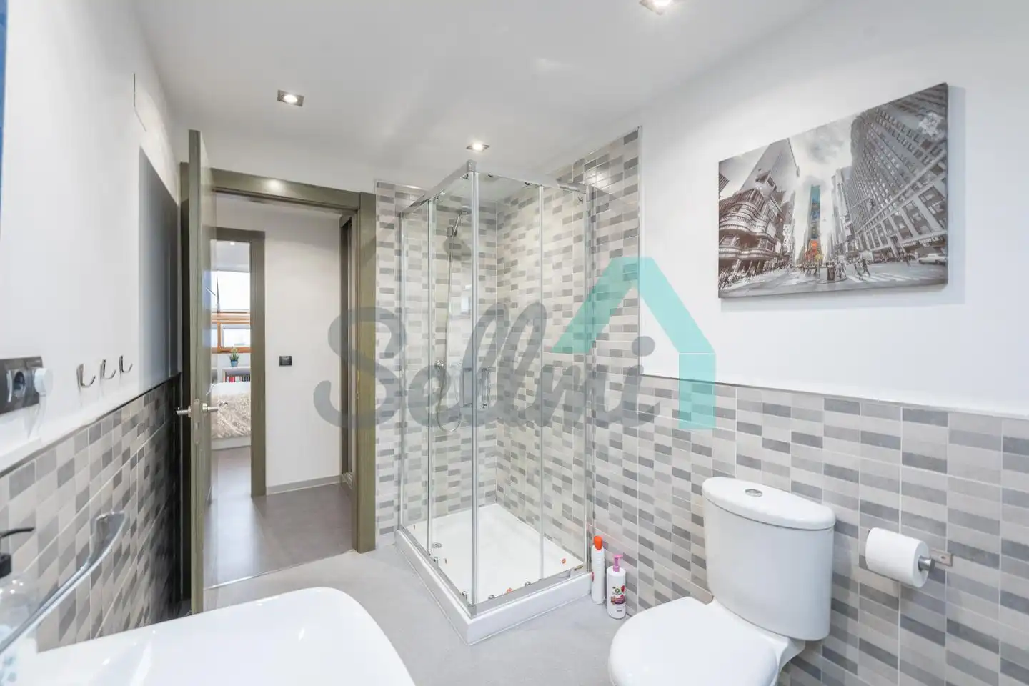 Bathroom of Flat for share in Oviedo   with Heating, Furnished and Internet