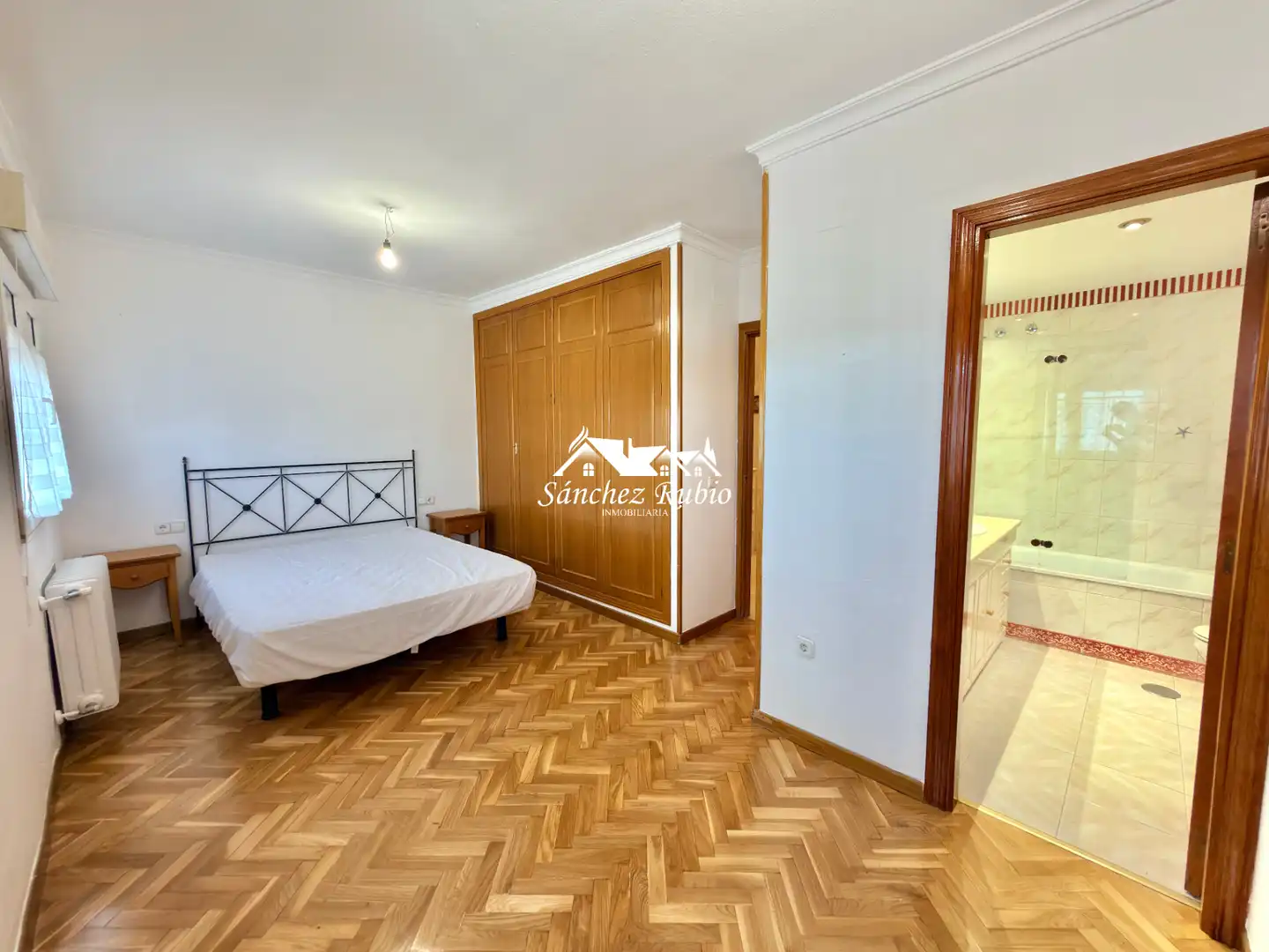Schlafzimmer von Einfamilien-Reihenhaus zur Miete in Torrelodones mit Heizung, Privatgarten und Parkett