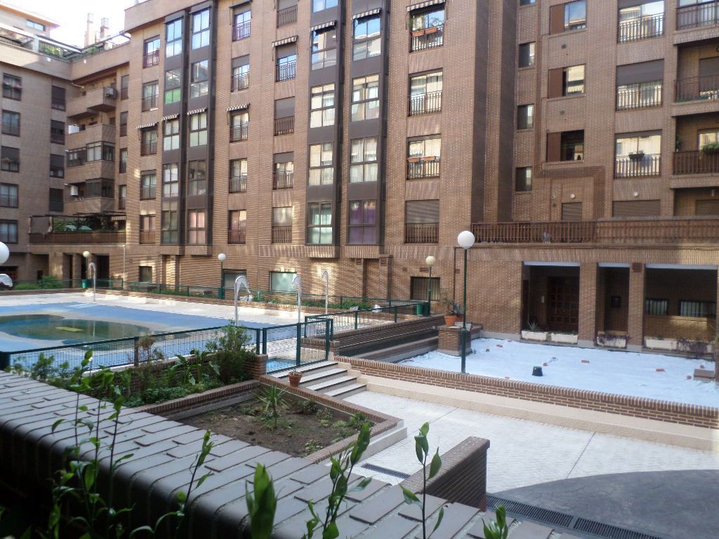 Swimming pool of Flat to rent in  Madrid Capital  with Heating, Parquet flooring and Terrace