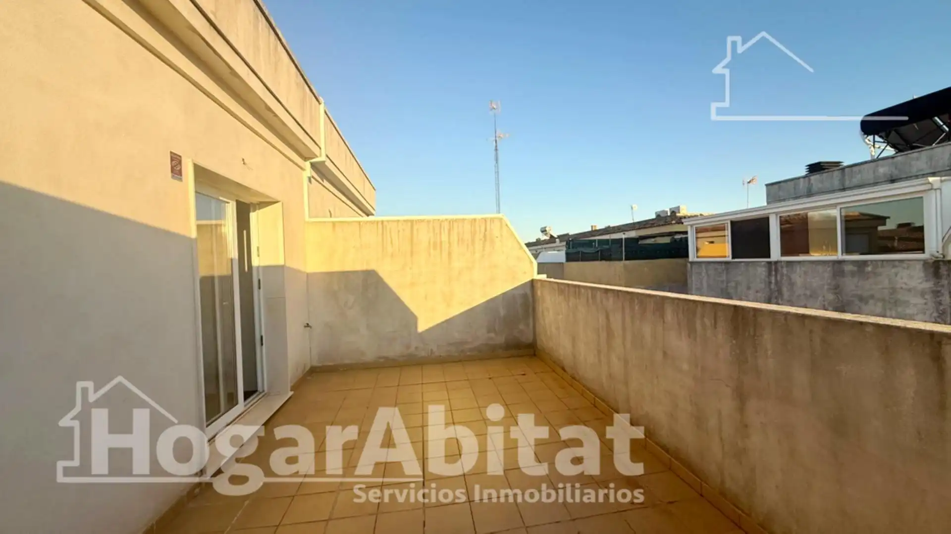Adossat amb terrassa en venda a Calle les Germanías, imagen 3
