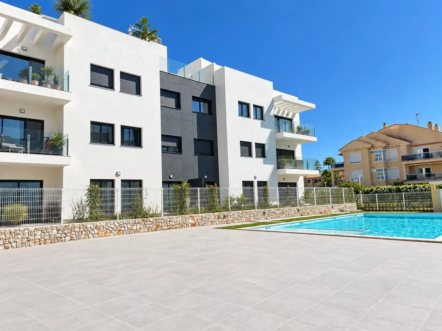 Apartment with pool to rent in Partides comunes - Adsubia