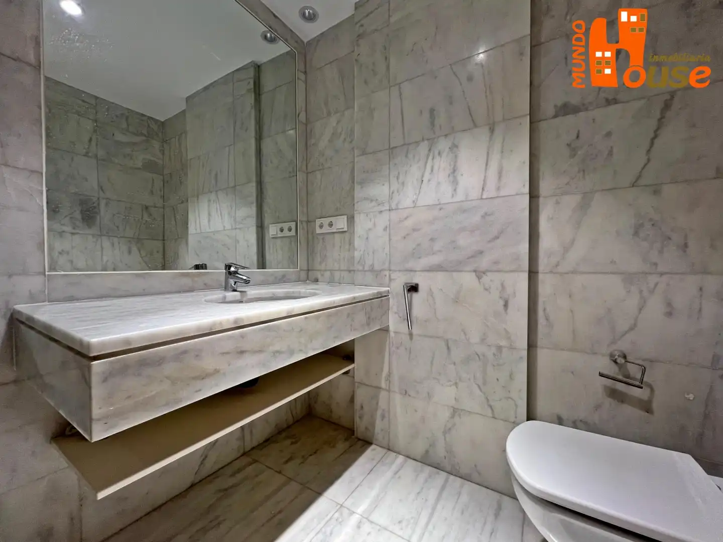Baño de Dúplex en venta en Real Sitio de San Ildefonso con Calefacción, Trastero y Balcón