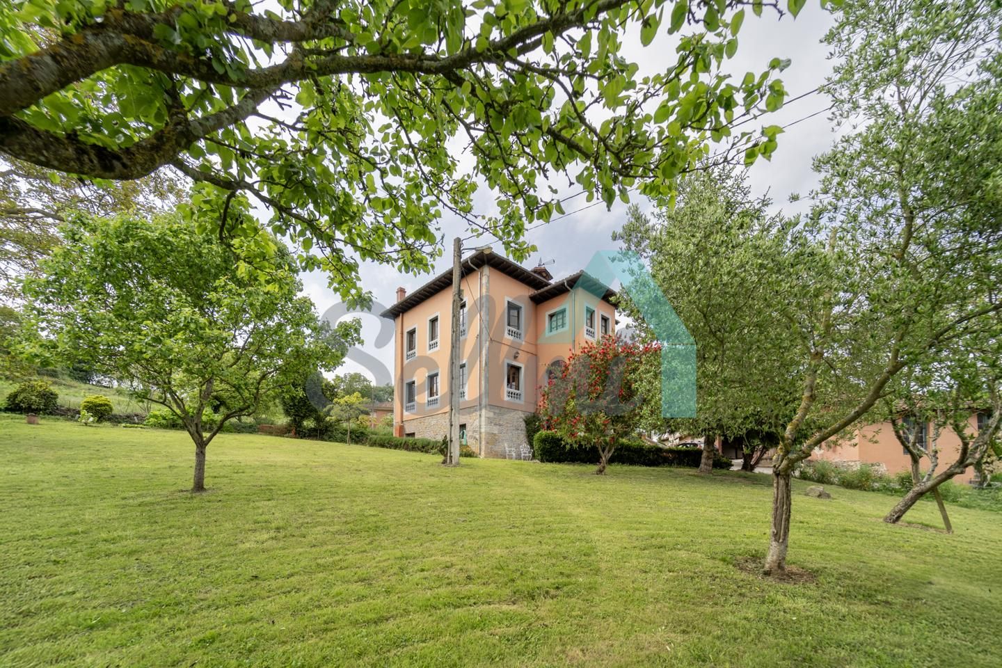 Vista exterior de Casa o chalet en venta en Salas con Calefacción, Jardín privado y Parquet