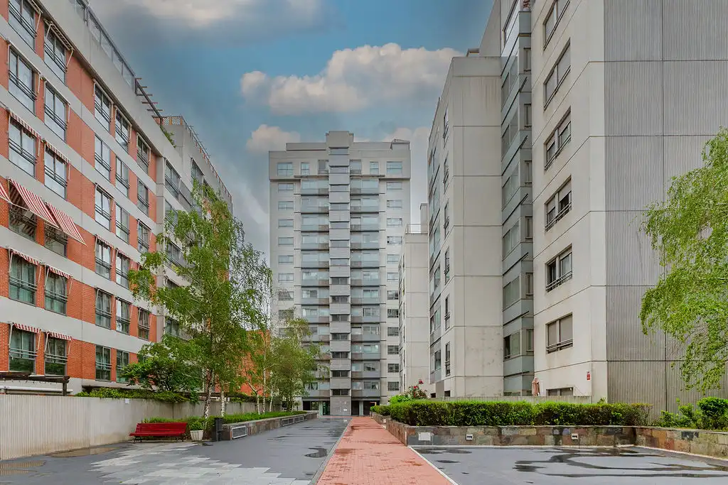 Exterior view of Flat for sale in Madrid  with Storage room and Swimming Pool